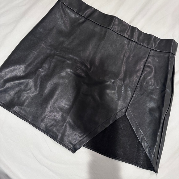 Choies Black Asymmetrical Mini Skirt - Picture 8 of 8